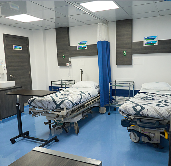 UCI-cuidados-intensivos-area-recuperacion-clinica-los-pinos-Quito